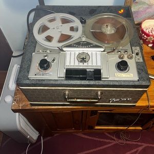 Reel to reel recorder